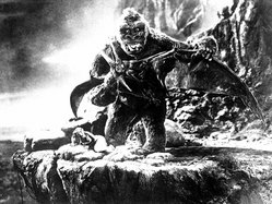 Kong battles a flying pterosaur while still on Skull Island in the 1933 version of King Kong